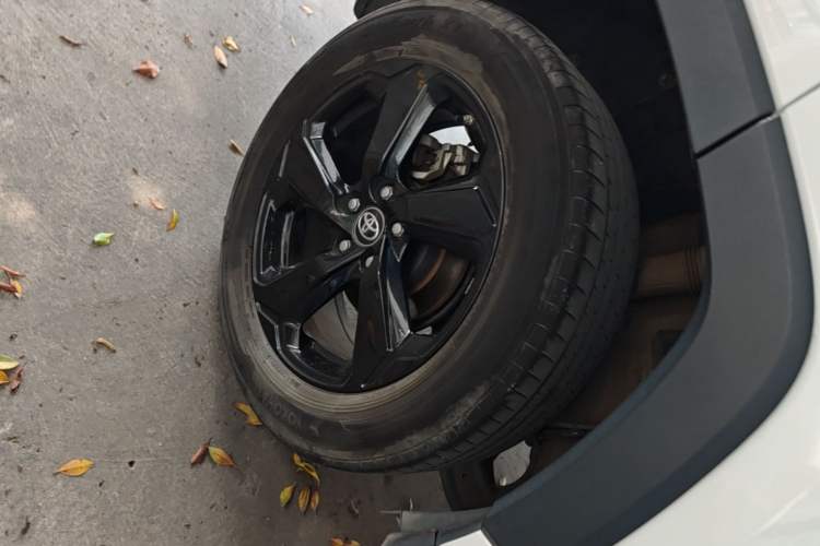 Used Toyota RAV4 2021 Dual-Engine 2.5L E-CVT Four-Wheel Drive Elite PLUS Edition Right Rear Wheel Hub