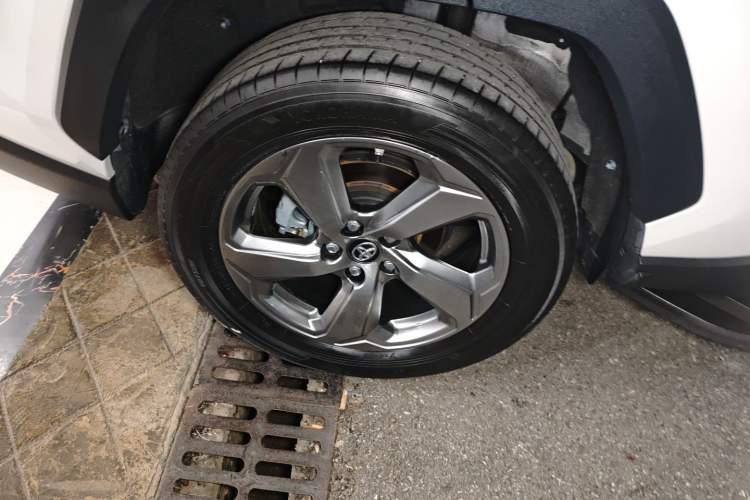 Used Toyota RAV4 2021 2.0L CVT Two-Wheel Drive Fashion Edition Right Rear Wheel Hub