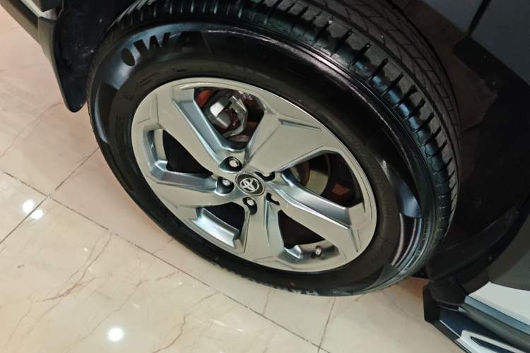 Used Toyota RAV4 2021 2.0L CVT Two-Wheel Drive Fashion Edition Right Rear Wheel Hub