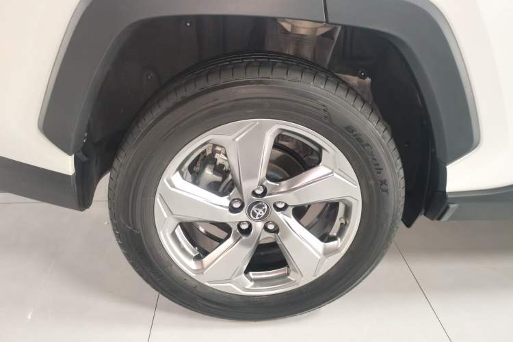 Used Toyota RAV4 2021 2.0L CVT 4x4 Style PLUS Edition Right Rear Wheel Hub