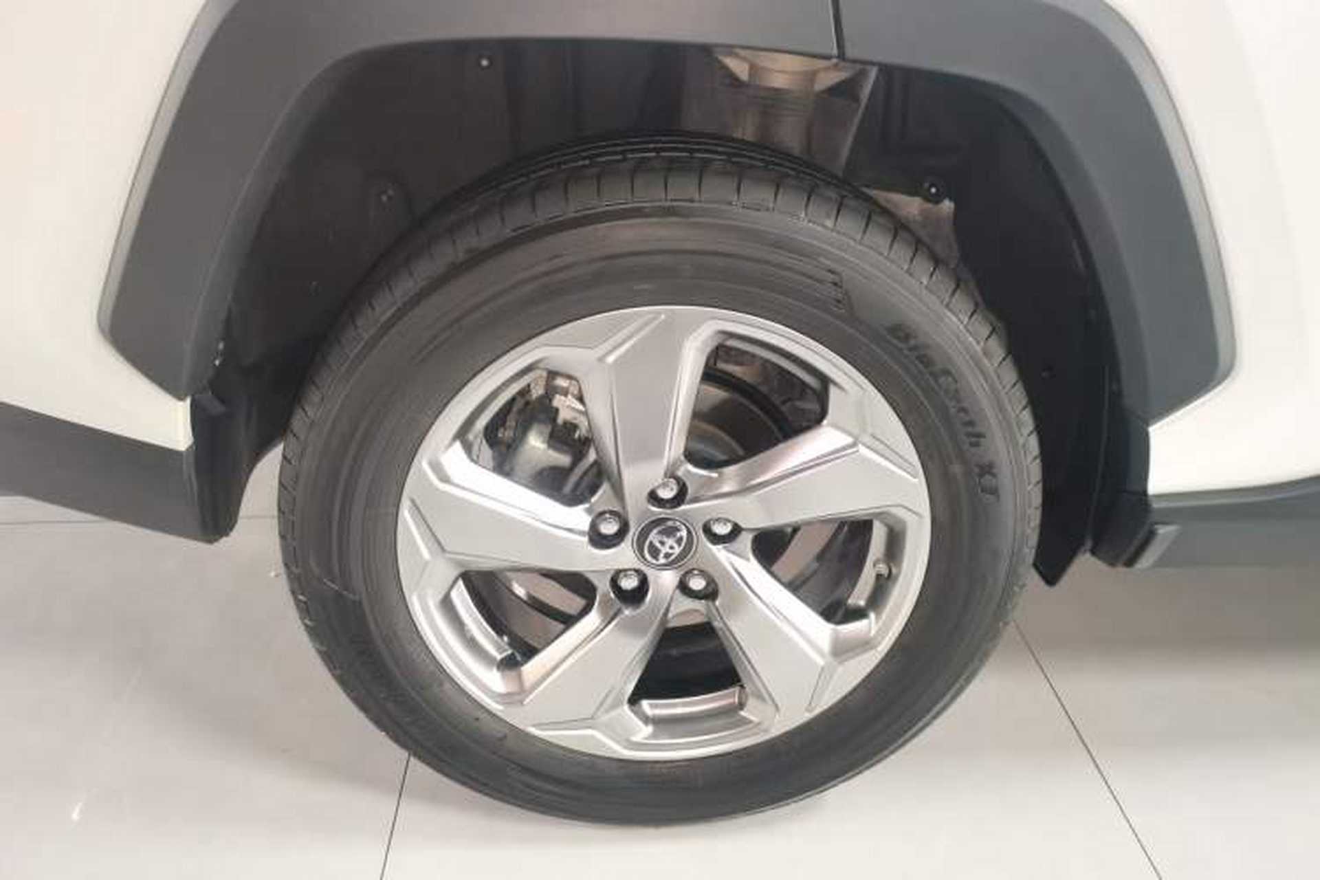 Used Toyota RAV4 2021 2.0L CVT 4x4 Style PLUS Edition Right Rear Wheel Hub