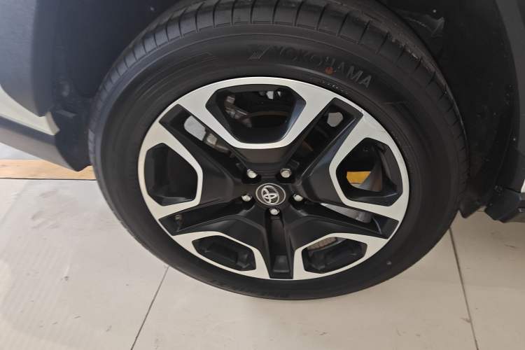 Used Toyota RAV4 2021 2.0L CVT Four-Wheel Drive Premium Edition Right Rear Wheel Hub