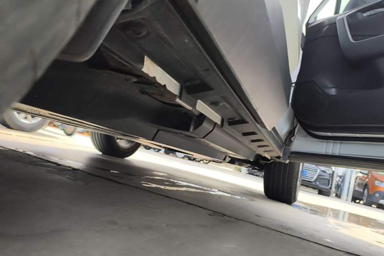 Used Toyota RAV4 2021 2.0L CVT Two-Wheel Drive Fashion PLUS Edition Right Side Sill