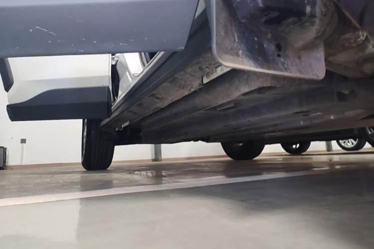 Used Toyota RAV4 2021 2.0L CVT Two-Wheel Drive Urban Edition Right Side Sill