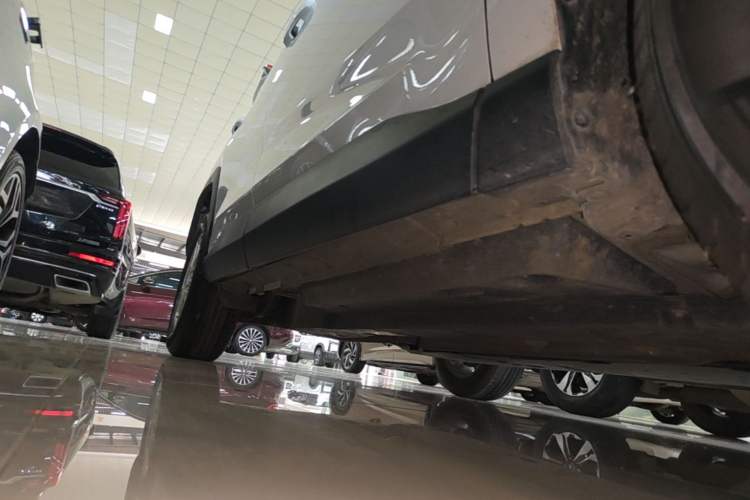 Used Toyota RAV4 2021 2.0L CVT Two-Wheel Drive Urban Edition Right Side Sill