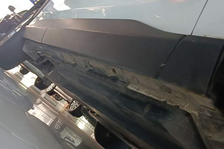 Used Toyota RAV4 2021 2.0L CVT Two-Wheel Drive Fashion PLUS Edition Right Side Sill