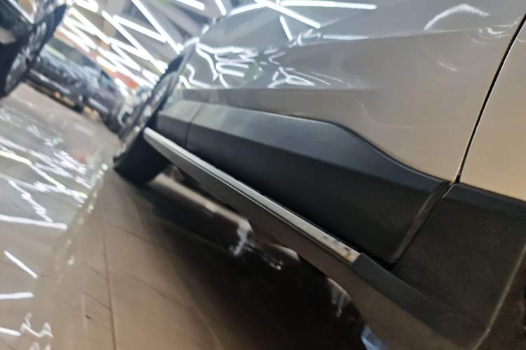 Used Toyota RAV4 2021 2.0L CVT 4x4 Style PLUS Edition Right Side Sill