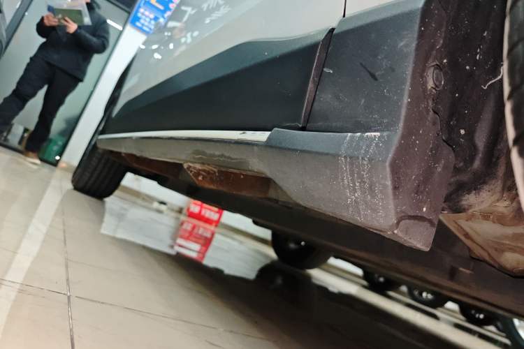 Used Toyota RAV4 2021 2.0L CVT Two-Wheel Drive Fashion Edition Right Side Sill
