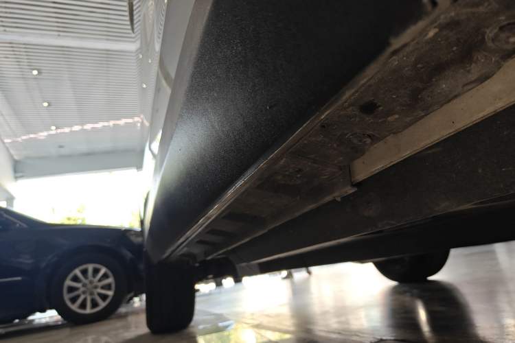 Used Toyota RAV4 2021 2.0L CVT Four-Wheel Drive Premium Edition Right Side Sill
