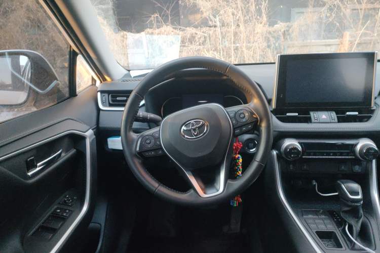 Used Toyota RAV4 2021 2.0L CVT 4x4 Style PLUS Edition Steering Wheel