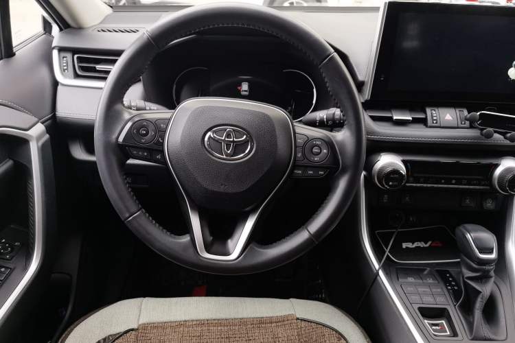 Used Toyota RAV4 2021 2.0L CVT 4x4 Style PLUS Edition Steering Wheel