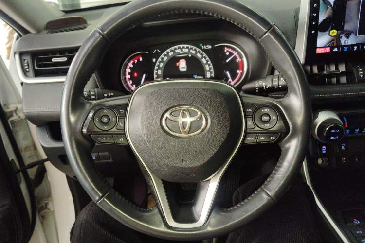 Used Toyota RAV4 2021 2.0L CVT 4x4 Style PLUS Edition Steering Wheel