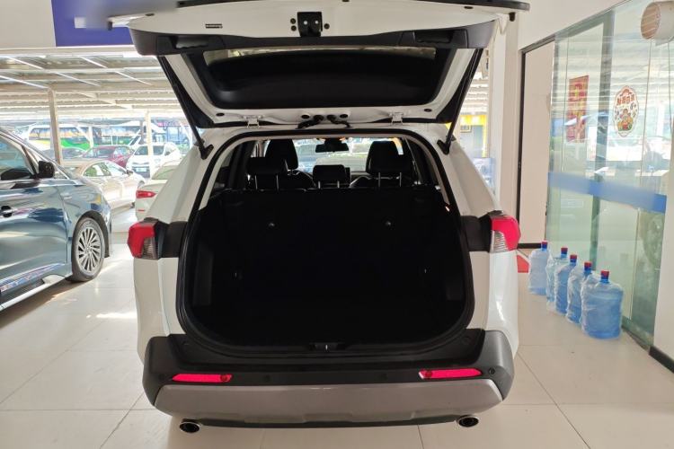 Used Toyota RAV4 2021 2.0L CVT Two-Wheel Drive Fashion Edition Trunk
