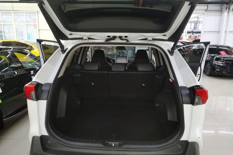 Used Toyota RAV4 2021 2.0L CVT Two-Wheel Drive Fashion PLUS Edition Trunk