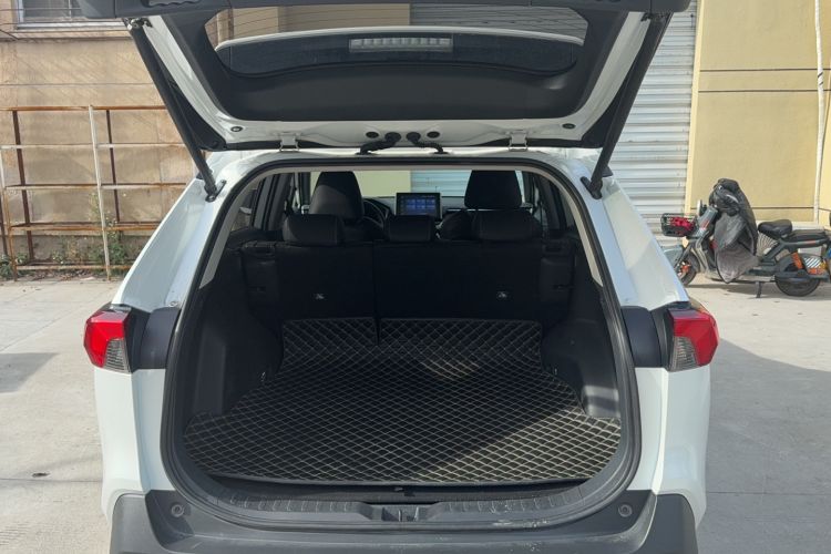 Used Toyota RAV4 2021 2.0L CVT 4x4 Trend Edition Trunk