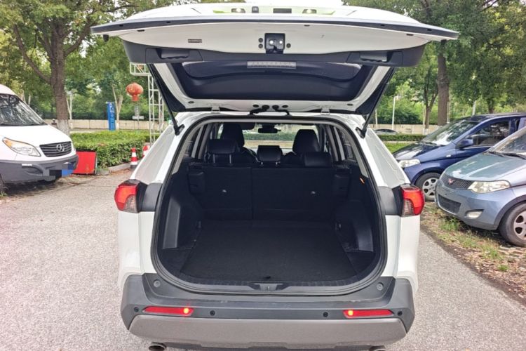 Used Toyota RAV4 2021 2.0L CVT Two-Wheel Drive Fashion Edition Trunk