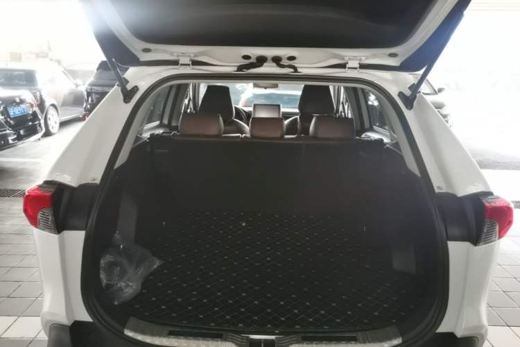 Used Toyota RAV4 2021 2.0L CVT 4x4 Trend Edition Trunk
