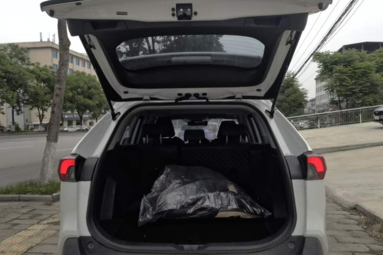 Used Toyota RAV4 2021 2.0L CVT Two-Wheel Drive Fashion PLUS Edition Trunk