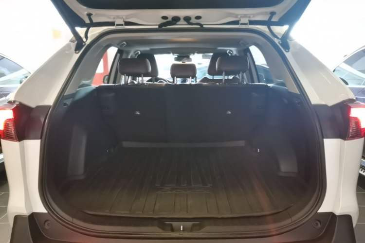 Used Toyota RAV4 2021 Revised Version Dual-Motor Hybrid 2.5L E-CVT Two-Wheel Drive Elite Edition Trunk