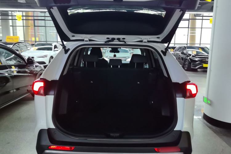 Used Toyota RAV4 2021 Revised Version Dual-Motor Hybrid 2.5L E-CVT Two-Wheel Drive Elite Edition Trunk
