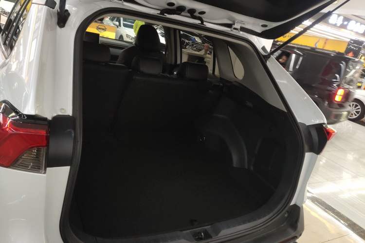 Used Toyota RAV4 2021 2.0L CVT Two-Wheel Drive Fashion Edition Trunk