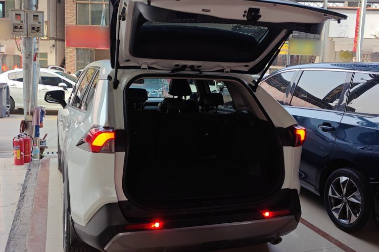 Used Toyota RAV4 2021 2.0L CVT Two-Wheel Drive Fashion Edition Trunk