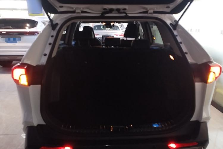 Used Toyota RAV4 2021 2.0L CVT 4x4 Style PLUS Edition Trunk