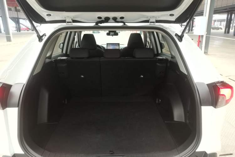 Used Toyota RAV4 2021 Revised Version Dual-Motor Hybrid 2.5L E-CVT Two-Wheel Drive Elite Edition Trunk