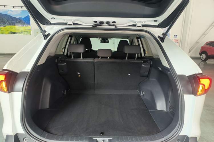 Used Toyota RAV4 2021 Revised Version Dual-Motor Hybrid 2.5L E-CVT Two-Wheel Drive Elite Edition Trunk