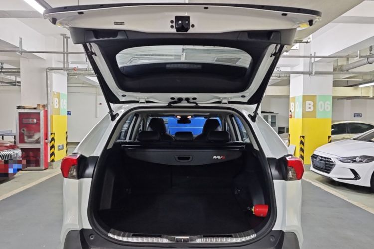 Used Toyota RAV4 2021 2.0L CVT Two-Wheel Drive Fashion Edition Trunk