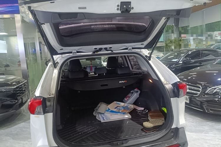 Used Toyota RAV4 2021 2.0L CVT Two-Wheel Drive Fashion PLUS Edition Trunk