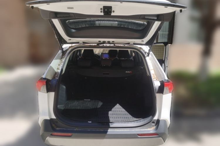Used Toyota RAV4 2021 2.0L CVT Two-Wheel Drive Fashion PLUS Edition Trunk