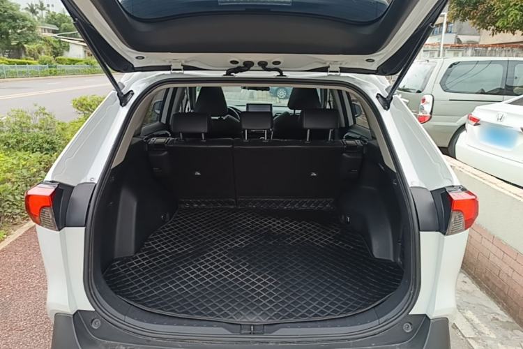 Used Toyota RAV4 2021 2.0L CVT Two-Wheel Drive Fashion PLUS Edition Trunk