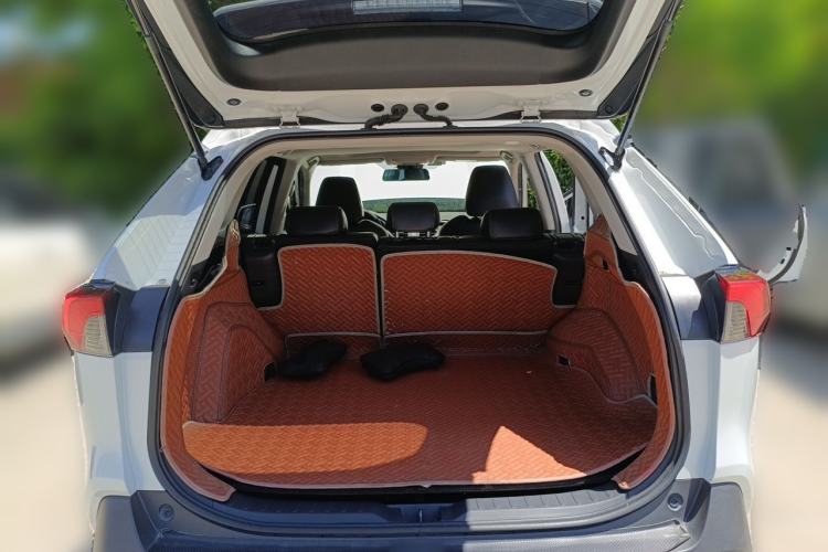 Used Toyota RAV4 2021 2.0L CVT Two-Wheel Drive Fashion Edition Trunk