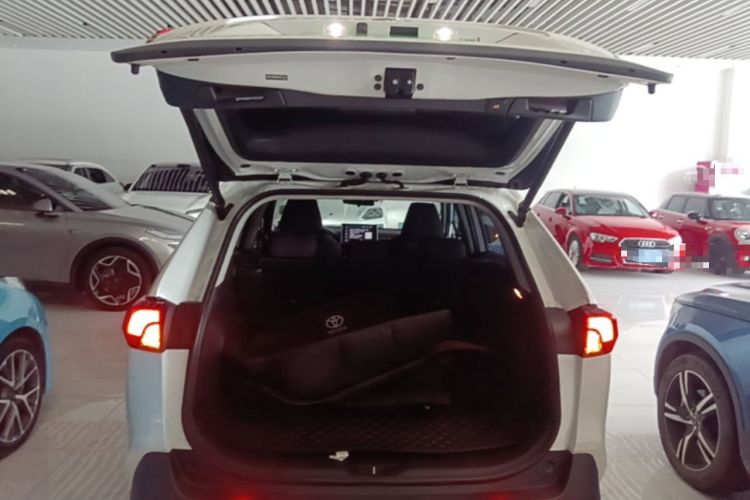 Used Toyota RAV4 2021 2.0L CVT Two-Wheel Drive Fashion Edition Trunk