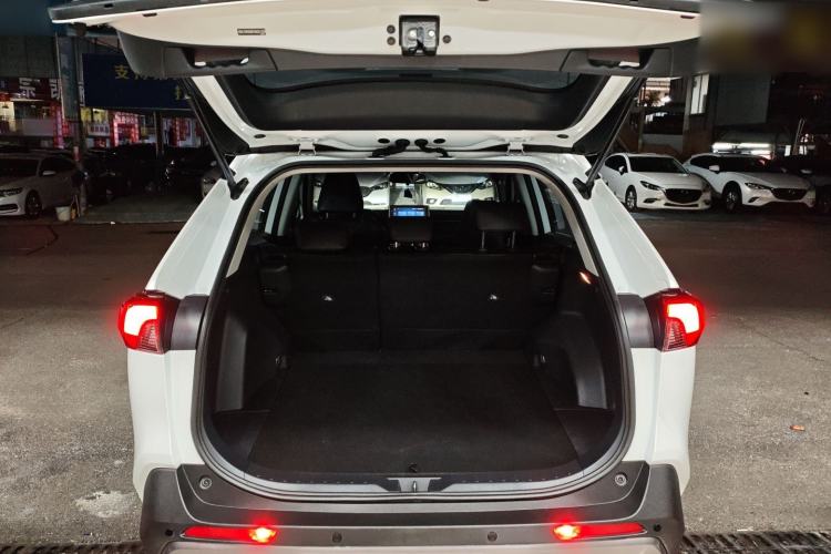 Used Toyota RAV4 2021 2.0L CVT Two-Wheel Drive Fashion Edition Trunk