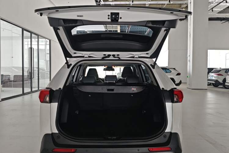 Used Toyota RAV4 2021 2.0L CVT Two-Wheel Drive Fashion PLUS Edition Trunk