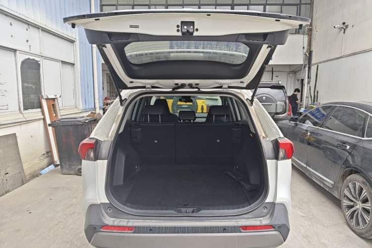 Used Toyota RAV4 2021 2.0L CVT Two-Wheel Drive Fashion PLUS Edition Trunk