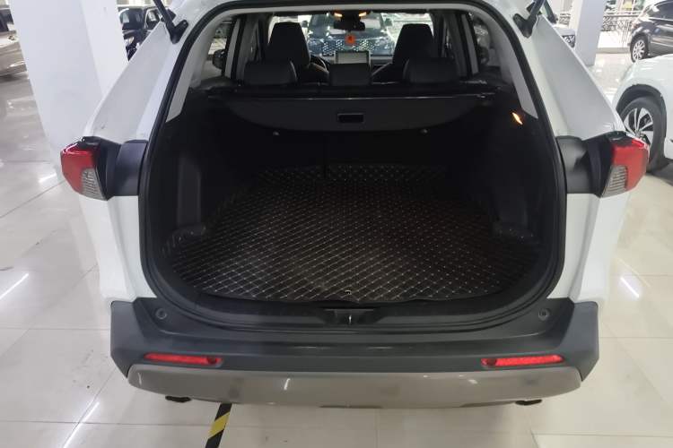 Used Toyota RAV4 2021 2.0L CVT Two-Wheel Drive Fashion PLUS Edition Trunk