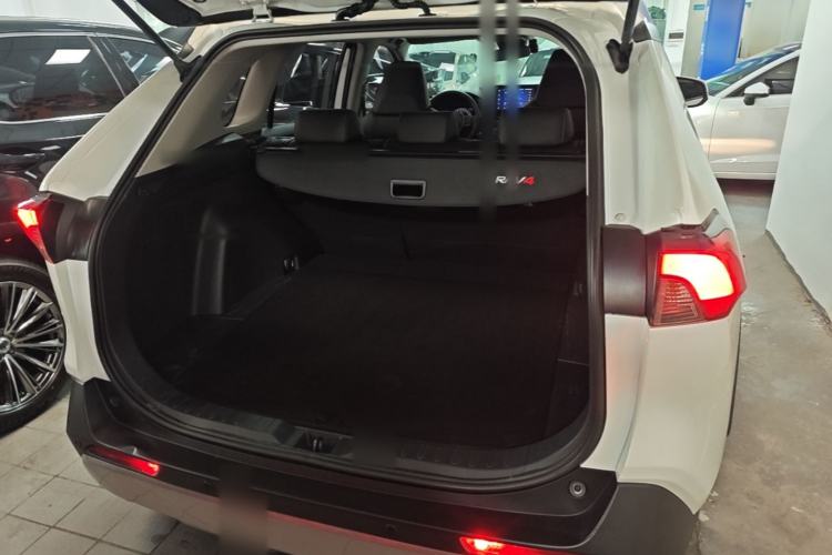 Used Toyota RAV4 2021 2.0L CVT Two-Wheel Drive Fashion PLUS Edition Trunk