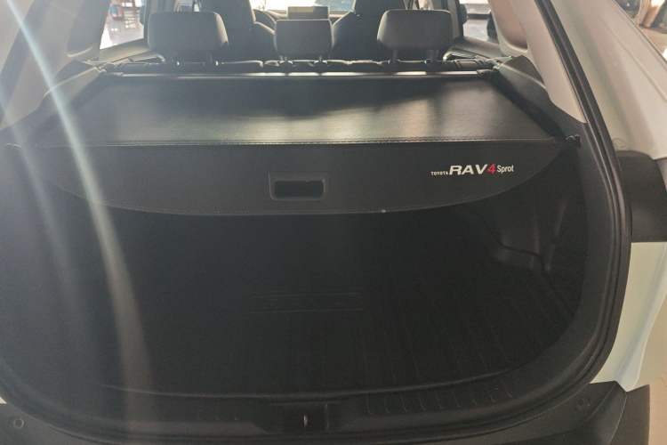 Used Toyota RAV4 2021 2.0L CVT Two-Wheel Drive Fashion PLUS Edition Trunk