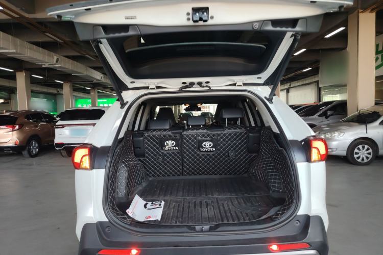 Used Toyota RAV4 2021 2.0L CVT 4x4 Style PLUS Edition Trunk