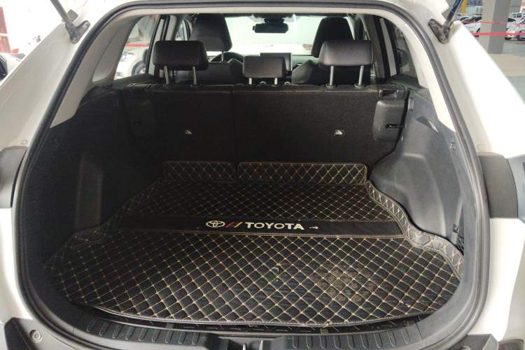 Used Toyota RAV4 2021 2.0L CVT 4x4 Style PLUS Edition Trunk