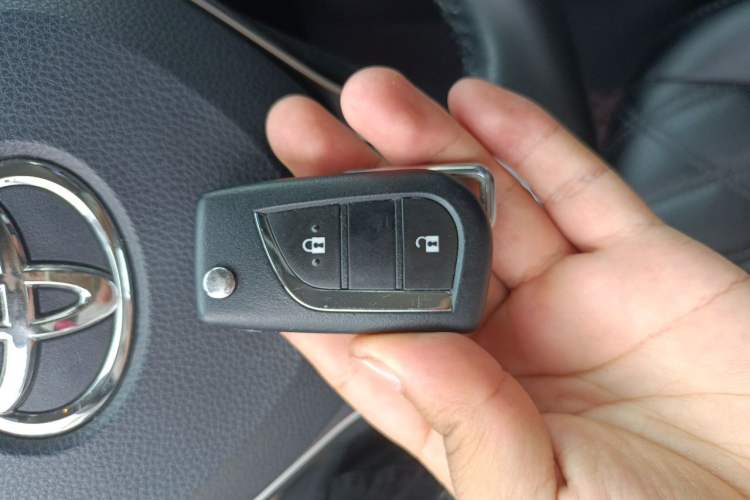 Used Toyota RAV4 2021 2.0L CVT Two-Wheel Drive Urban Edition Vehicle Key