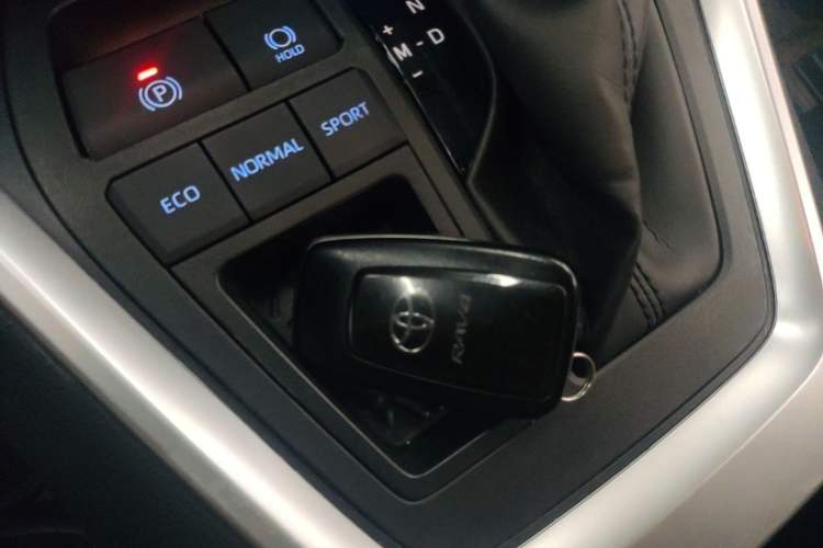 Used Toyota RAV4 2021 2.0L CVT Two-Wheel Drive Fashion PLUS Edition Vehicle Key