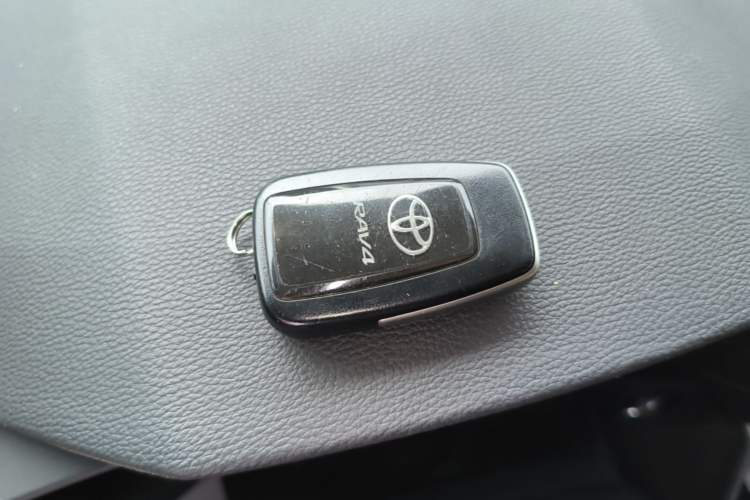 Used Toyota RAV4 2021 2.0L CVT Two-Wheel Drive Fashion PLUS Edition Vehicle Key