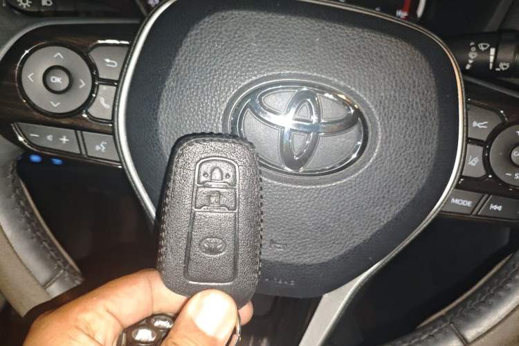 Used Toyota RAV4 2021 2.0L CVT Two-Wheel Drive Fashion PLUS Edition Vehicle Key