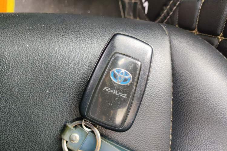 Used Toyota RAV4 2021 Dual-Engine 2.5L E-CVT Two-Wheel Drive Elite Edition Vehicle Key