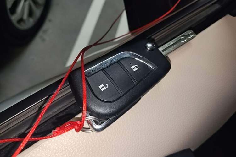 Used Toyota RAV4 2021 2.0L CVT Two-Wheel Drive Urban Edition Vehicle Key