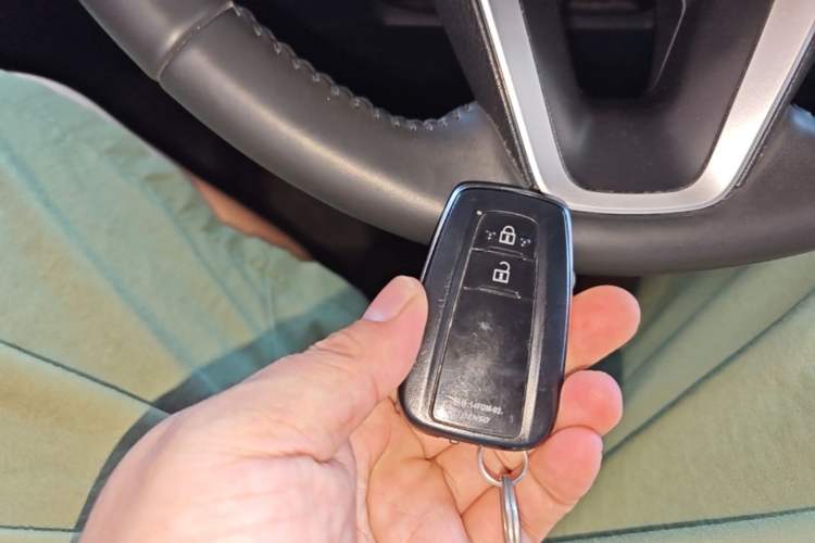 Used Toyota RAV4 2021 Revised Version Dual-Motor Hybrid 2.5L E-CVT 4x4 Elite PLUS Edition Vehicle Key